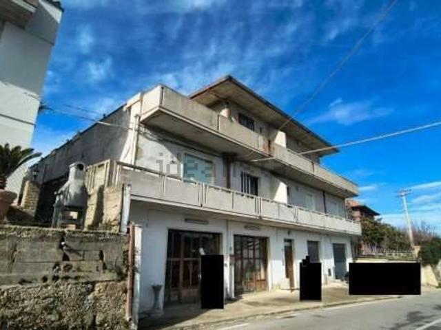 Appartamento in vendita di 443 m² in Via Cavatassi