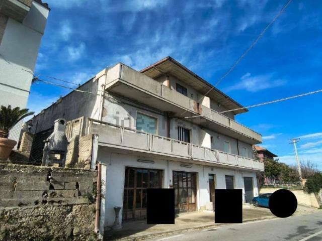 Appartamento in vendita di 444 m² in Via Cavatassi