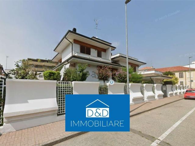 Appartamento in vendita di 444 m² in Via Rodi, 22