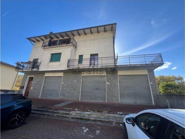 Appartamento in vendita di 449 m² in Via Porrettana, 141