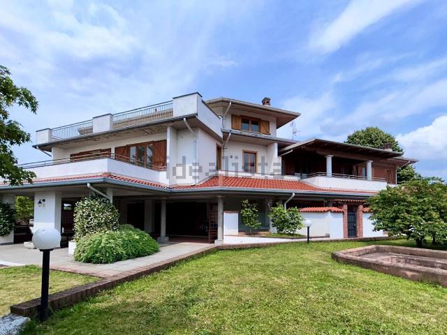 Appartamento in vendita di 450 m² in Via Alcide de Gasperi, 48