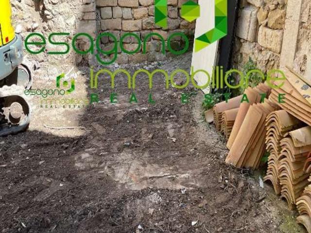 Appartamento in vendita di 450 m² in Via G.B. Alagona