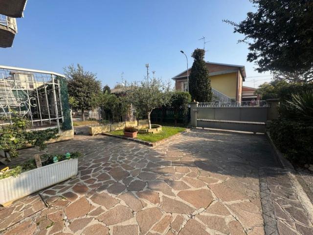 Appartamento in vendita di 450 m² in Via Giuseppe Mazzini, 317