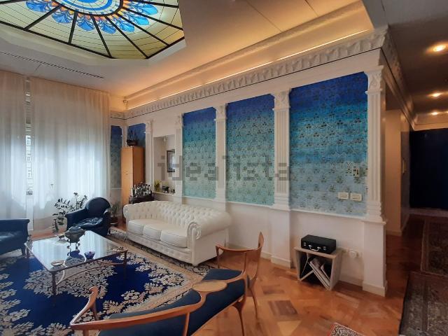 Appartamento in vendita di 450 m² in Via Giosuè Carducci, 19