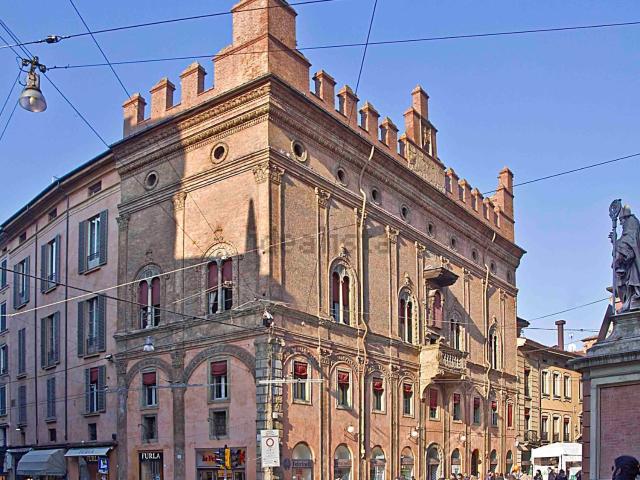 Appartamento in vendita di 450 m² in Piazza di Porta Ravegnana