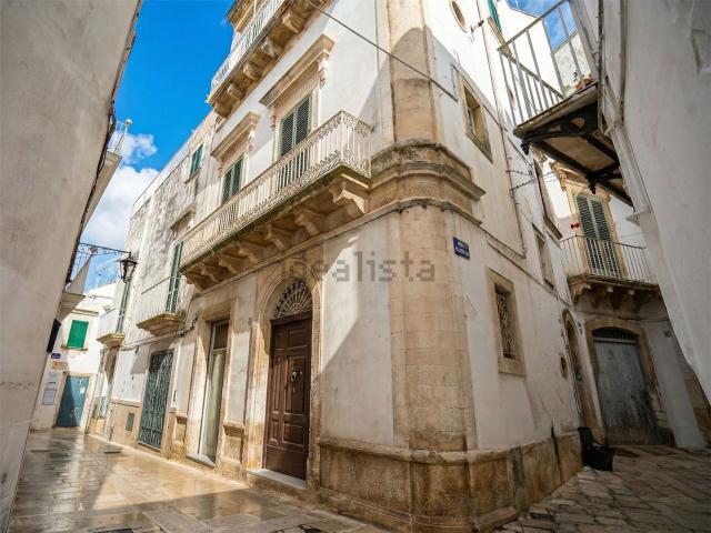 Appartamento in vendita di 452 m² in Via Dante Alighieri