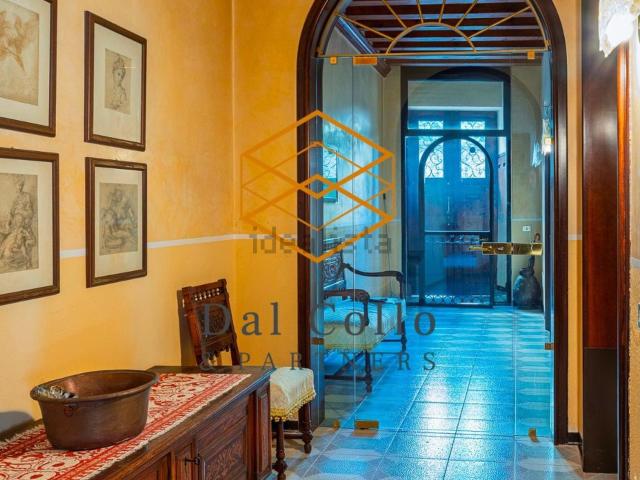 Appartamento in vendita di 465 m² in Via Camillo Benso di Cavour, 38