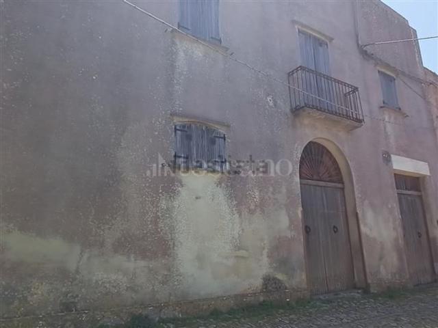 Appartamento in vendita di 480 m² in Via Chiaramonte, 19