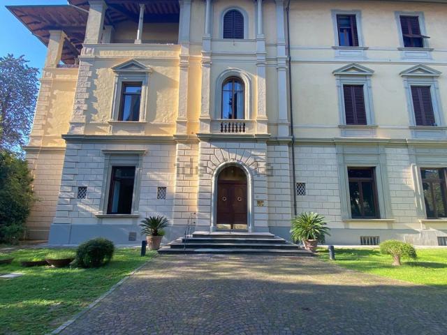 Appartamento in vendita di 480 m² in Via Bolognese, 11