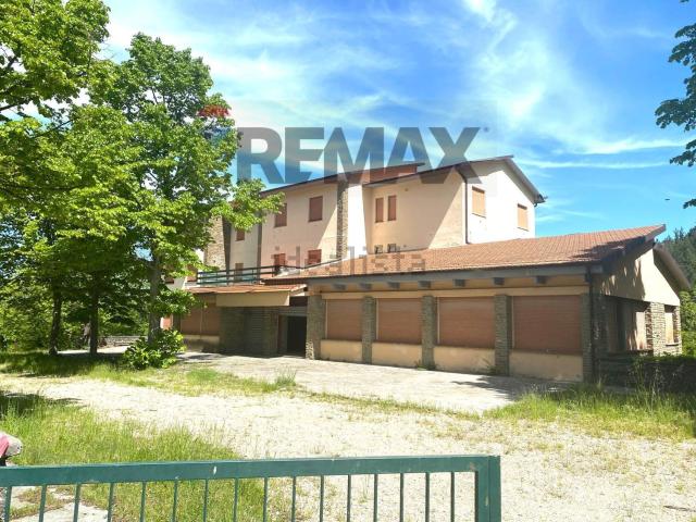 Appartamento in vendita di 485 m² in Via del Falterona, 15
