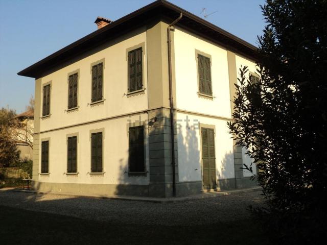 Appartamento in vendita di 490 m² in Via Giulio Zappa