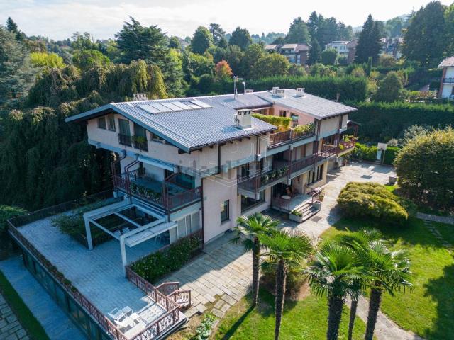 Appartamento in vendita di 497 m² in Strada dei Tadini, 27