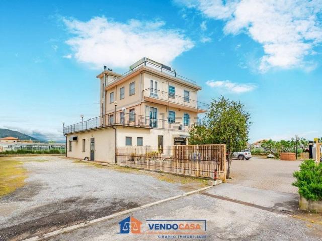 Appartamento in vendita di 500 m² in Via Aurelia