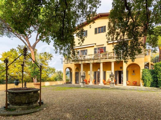 Appartamento in vendita di 500 m² in Via delle Forbici, 27