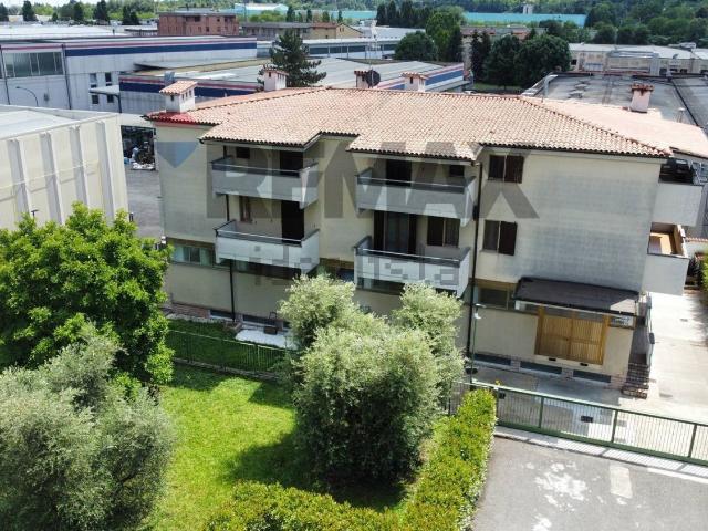 Appartamento in vendita di 500 m² in Via Lioni, 21