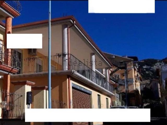 Appartamento in vendita di 500 m² in Via Marche, 10