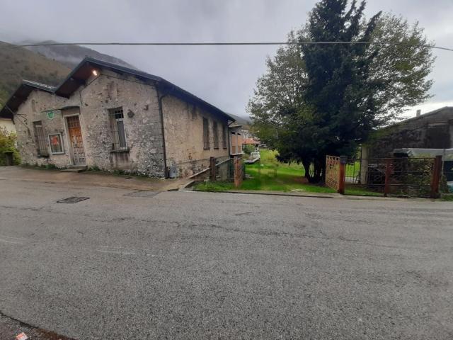 Appartamento in vendita di 500 m² in Via R. Carlassare, 7