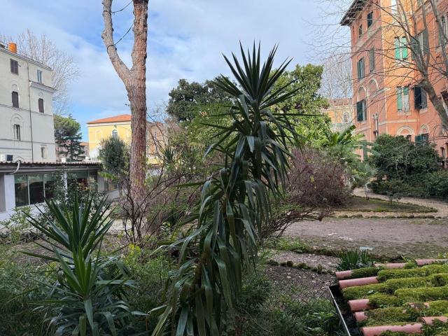 Appartamento in vendita di 501 m² in Via degli Scipioni, 248