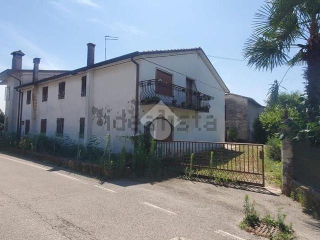 Appartamento in vendita di 514 m² in Via Chiesa, 1