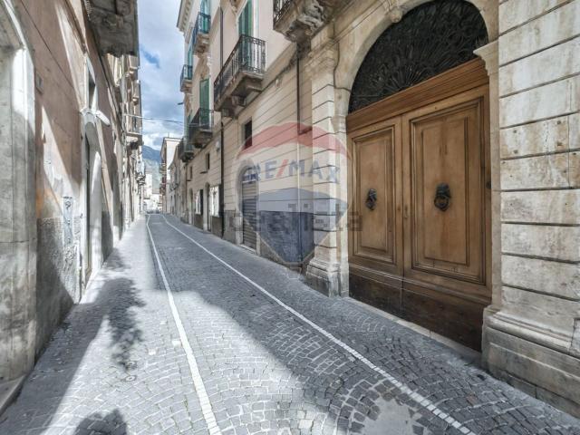 Appartamento in vendita di 516 m² in Via Roma, 8