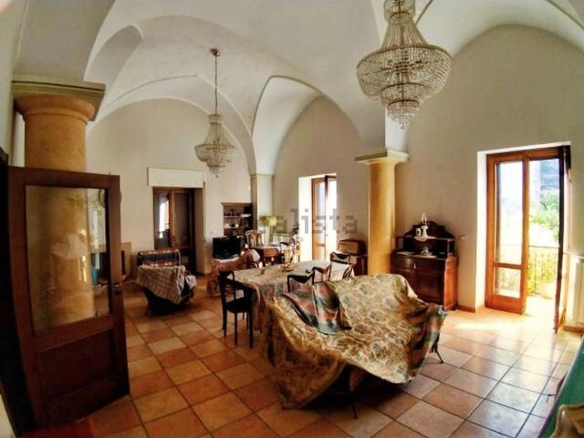 Appartamento in vendita di 520 m² in Piazza zona