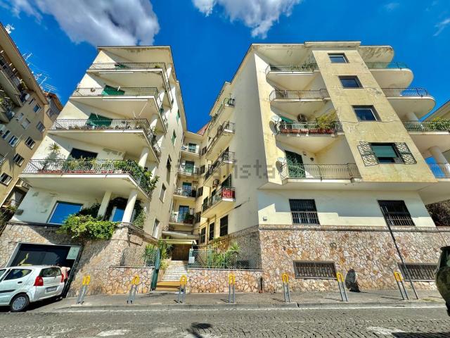 Appartamento in vendita di 52 m² in Via Aniello Falcone, 376