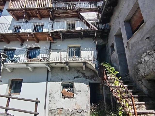 Appartamento in vendita di 536 m² in Frazione Meylan