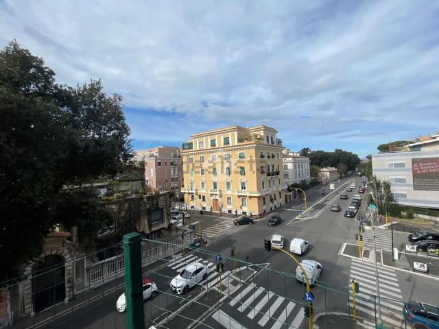 Appartamento in vendita di 57 m² in Via Salaria, 326