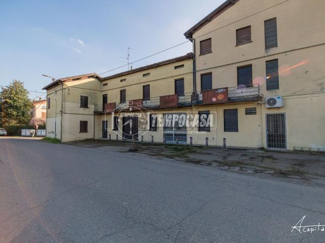 Appartamento in vendita di 550 m² in Via Stiolo per Rubiera, 47