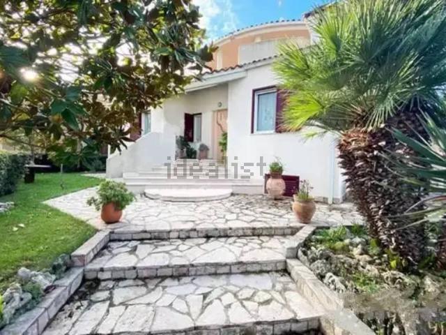 Appartamento in vendita di 550 m² in Via Pianosa