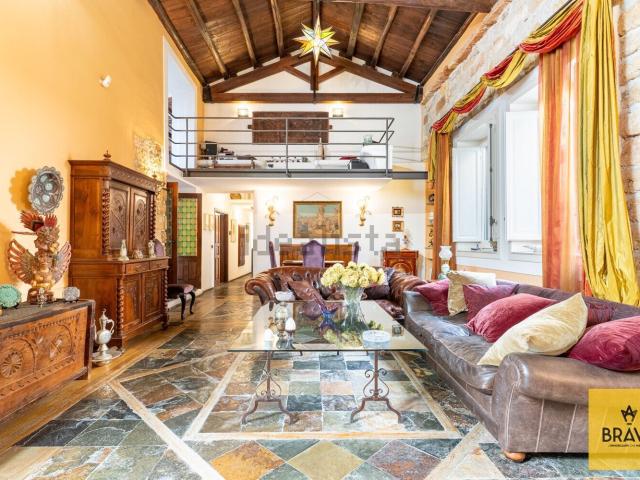 Appartamento in vendita di 595 m² in Via Alessandro Paternostro, 62