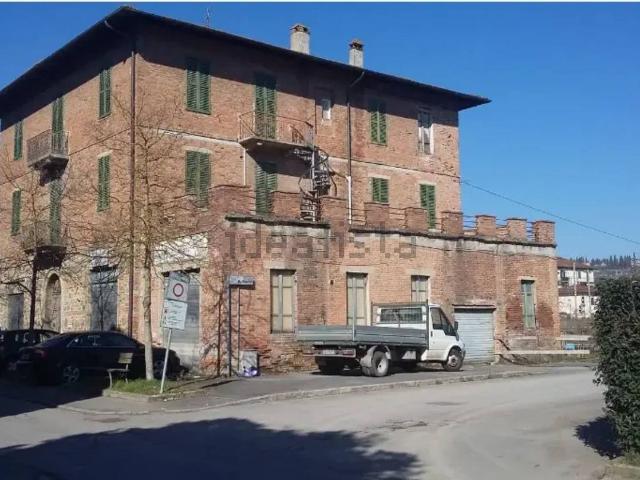 Appartamento in vendita di 600 m² in Via Renato Fucini