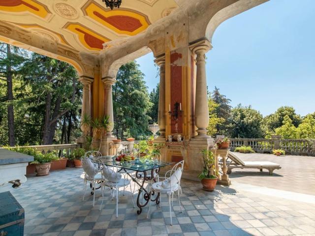 Appartamento in vendita di 600 m² in Via V Maggio