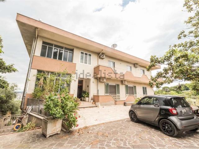 Appartamento in vendita di 600 m² in Strada Colle Pizzuto, 34
