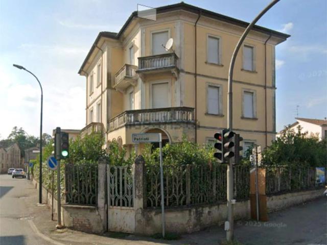 Appartamento in vendita di 603 m² in Via Patrioti