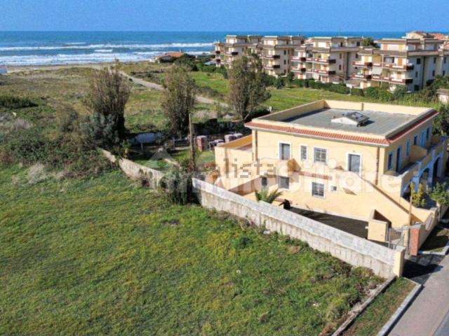 Appartamento in vendita di 60 m² in Lungomare degli Ardeatini, 79