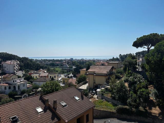 Appartamento in vendita di 60 m² in Via dei Pini, 17