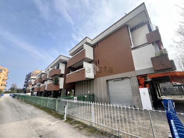 Appartamento in vendita di 60 m² in Viale delle Colonie, 1