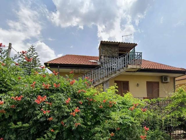 Appartamento in vendita di 614 m² in Via delle Rose, 57