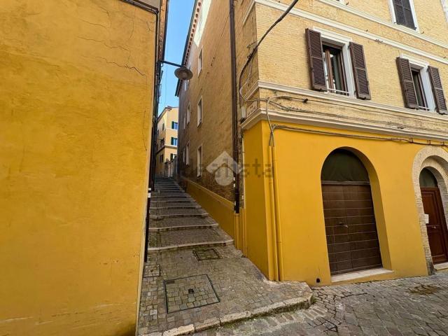 Appartamento in vendita di 61 m² in Via Ad Alto, 1