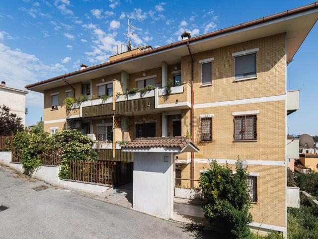 Appartamento in vendita di 61 m² in Via Sesto Calende