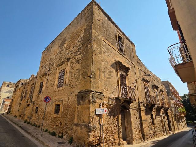 Appartamento in vendita di 630 m² in Via Felice Orsini, 11