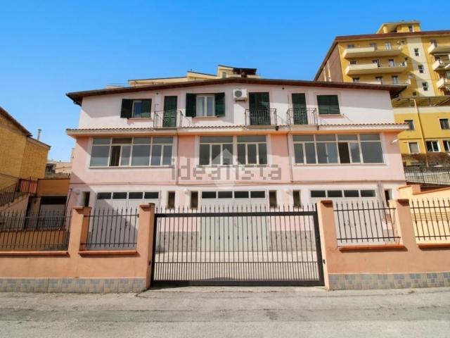 Appartamento in vendita di 58 m² in Via del Mare, 16