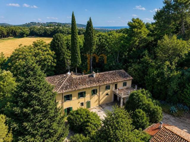Appartamento in vendita di 640 m² in Strada dei Colli, 21