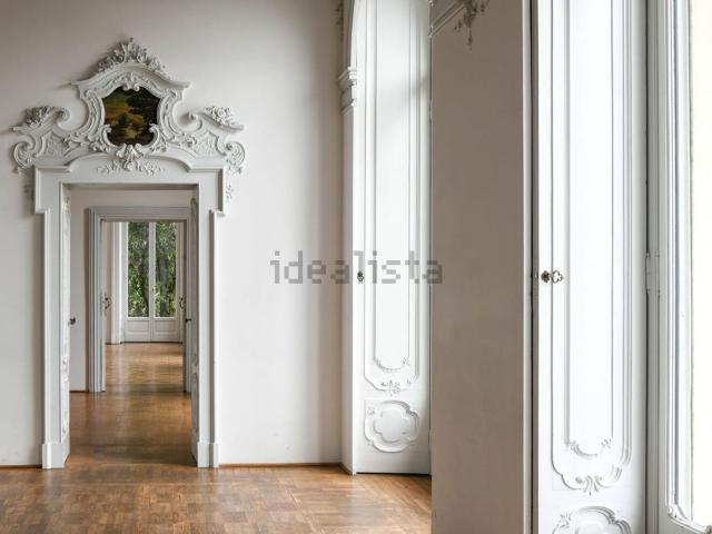 Appartamento in vendita di 650 m² in Via Maria Vittoria