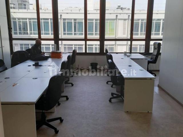 Appartamento in vendita di 650 m² in Corso Svizzera, 185