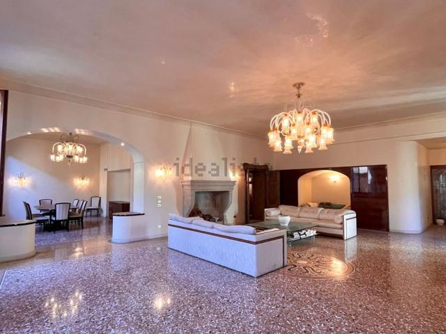 Appartamento in vendita di 650 m² in Piazza Duomo