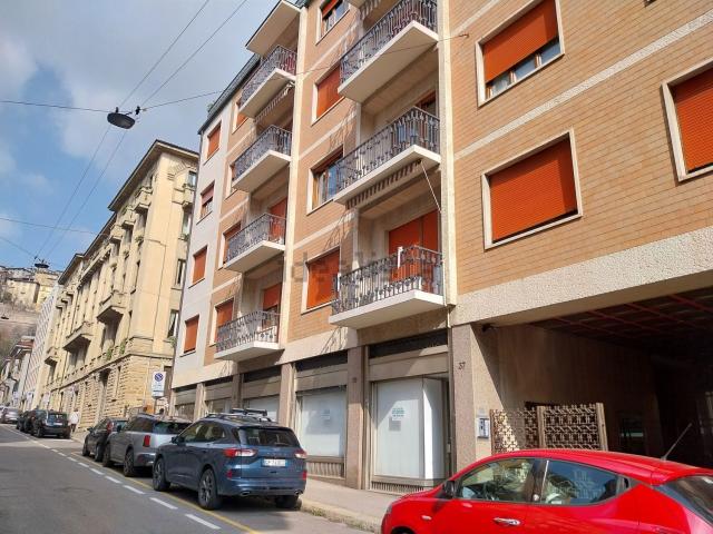 Appartamento in vendita di 65 m² in Via Antonio Locatelli, 37