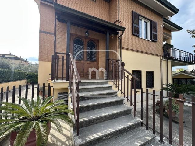 Appartamento in vendita di 65 m² in Via Camporotondo Etneo, 9