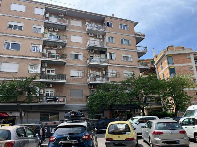 Appartamento in vendita di 65 m² in Via Ferdinando Acton, 76